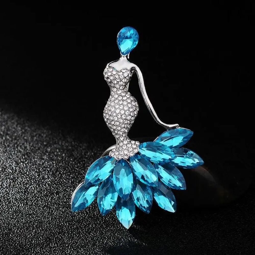 ELEGANT CRYSTAL BLUE MERMAID PIN / BROOCH